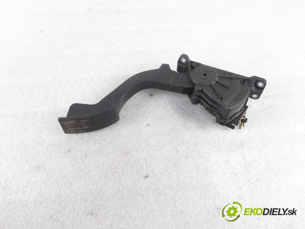 VOLVO S40 II (MS) SEDAN 2006 84,00 1.6 D2 - D 4162 T 1560,00 Potenciometer plynu 4M519F836AH ; 6PV00864101 (Pedále)