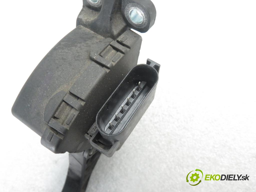 VOLVO S40 II (MS) SEDAN 2006 84,00 1.6 D2 - D 4162 T 1560,00 Potenciometer plynu 4M519F836AH ; 6PV00864101 (Pedále)