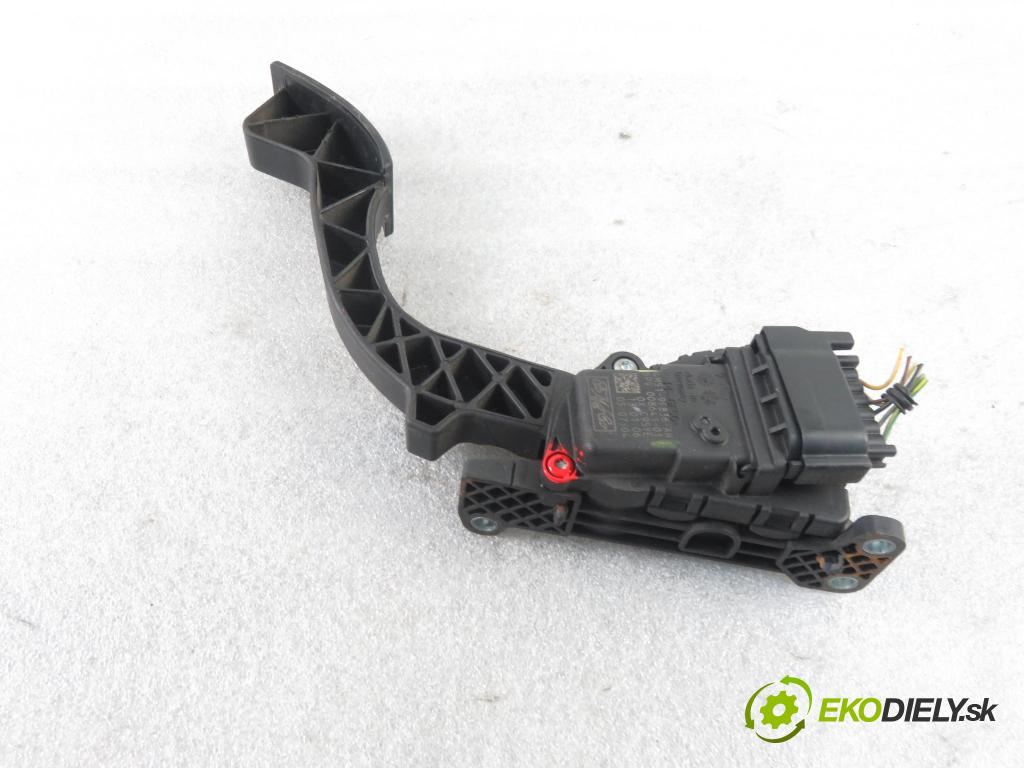 VOLVO S40 II (MS) SEDAN 2006 84,00 1.6 D2 - D 4162 T 1560,00 Potenciometer plynu 4M519F836AH ; 6PV00864101 (Pedále)