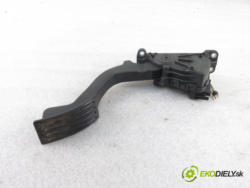 VOLVO S40 II (MS) SEDAN 2006 84,00 1.6 D2 - D 4162 T 1560,00 Potenciometer plynu 4M519F836AH ; 6PV00864101 (Pedále)