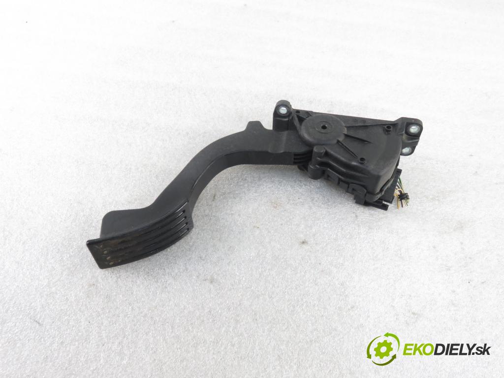 VOLVO S40 II (MS) SEDAN 2006 84,00 1.6 D2 - D 4162 T 1560,00 Potenciometer plynu 4M519F836AH ; 6PV00864101 (Pedále)