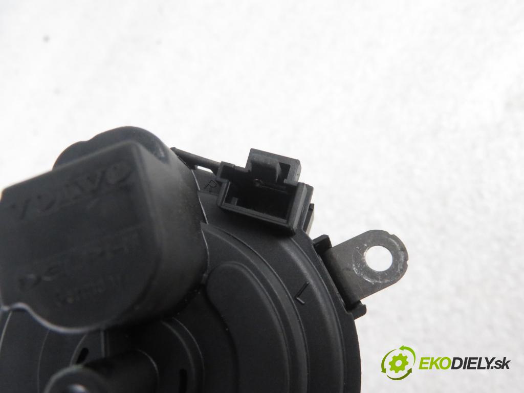 VOLVO S40 II (MS) SEDAN 2006 84,00 1.6 D2 - D 4162 T 1560,00 spinačka 30768036 (Spínacie skrinky a kľúče)