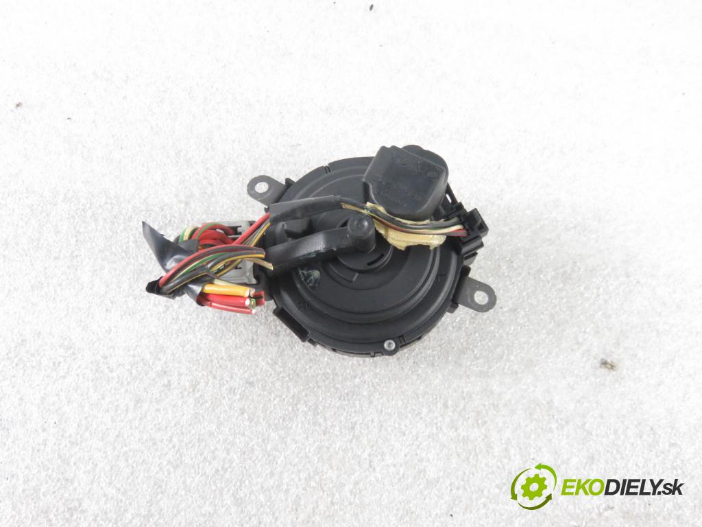 VOLVO S40 II (MS) SEDAN 2006 84,00 1.6 D2 - D 4162 T 1560,00 spinačka 30768036 (Spínacie skrinky a kľúče)