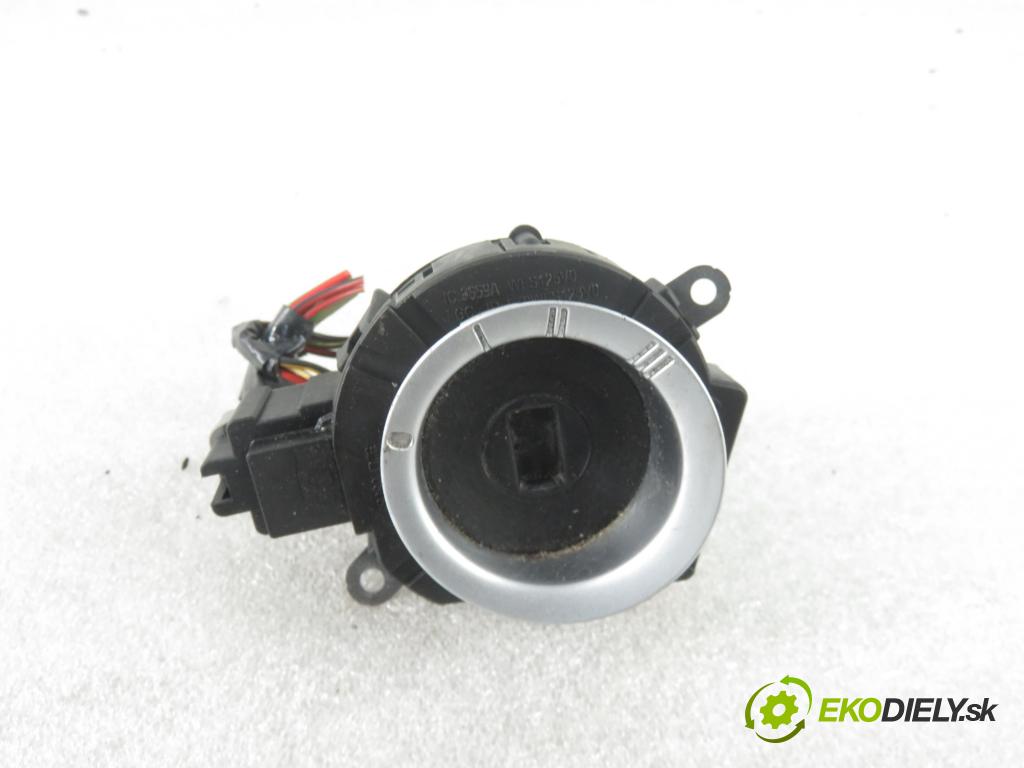 VOLVO S40 II (MS) SEDAN 2006 84,00 1.6 D2 - D 4162 T 1560,00 spinačka 30768036 (Spínacie skrinky a kľúče)