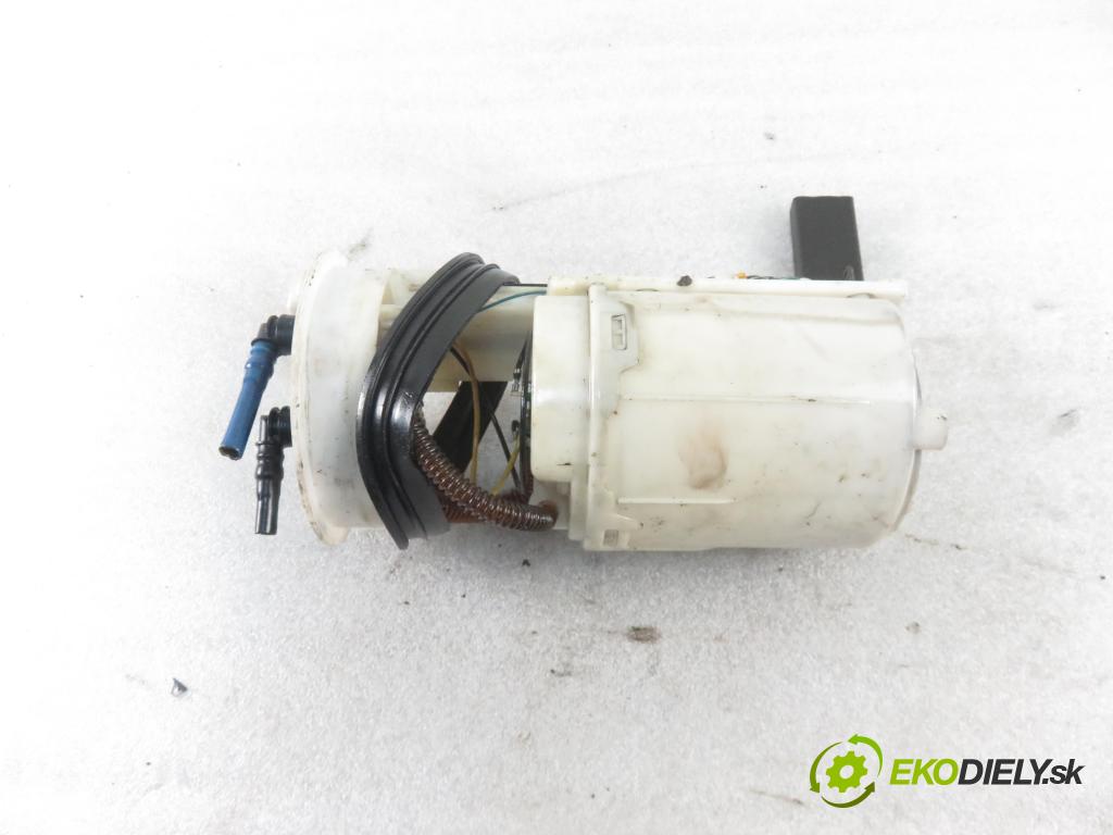 AUDI A3 (8L1) HB 1996 74,00 1.6 8V 101 - AEH 1595,00 pumpa paliva 1J0919087J