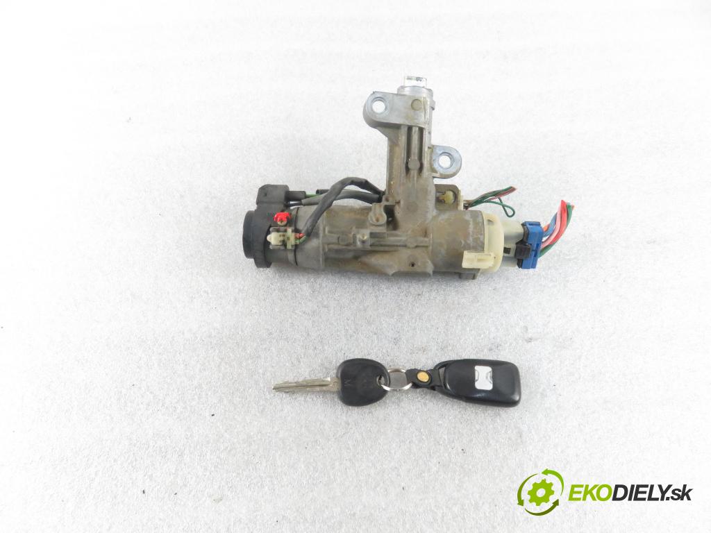 HYUNDAI SANTA FÉ II (CM) SUV 2006 110,00 2.2 CRDi GLS 4x4 150 - D4EB 2188,00 spinačka  (Spínacie skrinky a kľúče)