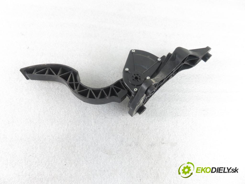 HYUNDAI SANTA FÉ II (CM) SUV 2006 110,00 2.2 CRDi GLS 4x4 150 - D4EB 2188,00 Potenciometer plynu 327262B100 (Pedále)