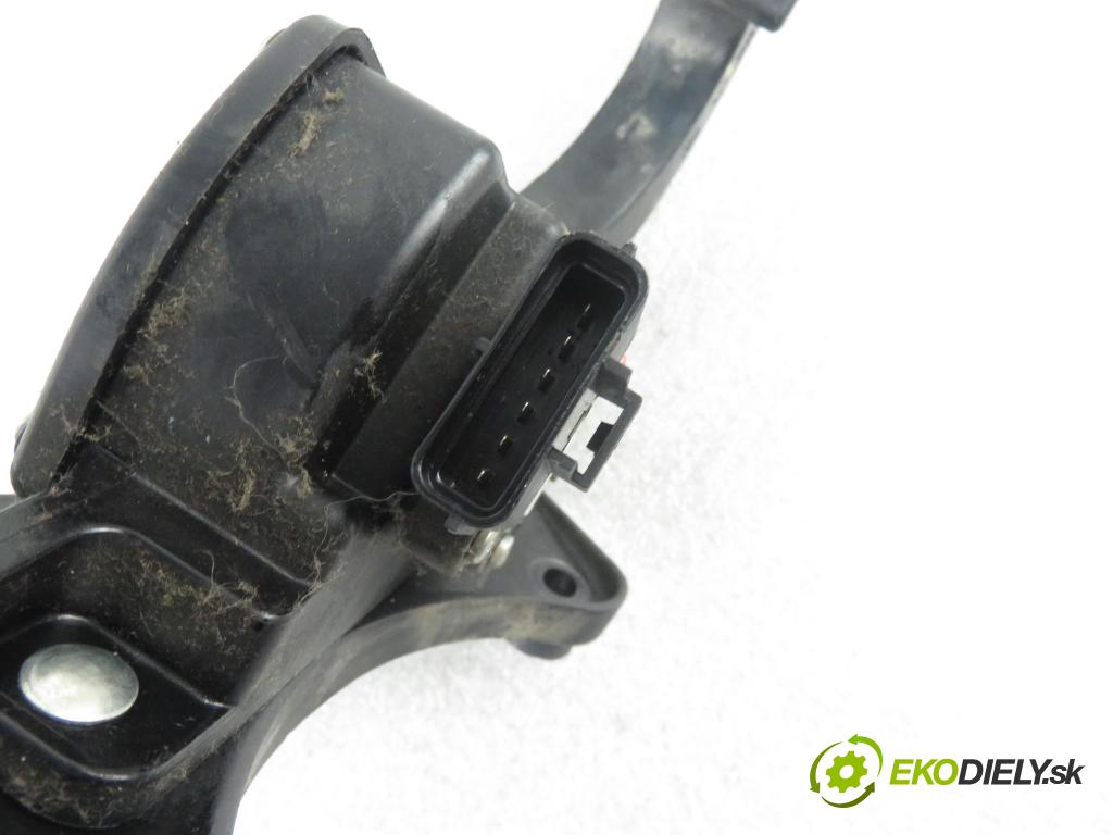 HYUNDAI SANTA FÉ II (CM) SUV 2006 110,00 2.2 CRDi GLS 4x4 150 - D4EB 2188,00 Potenciometer plynu 327262B100 (Pedále)