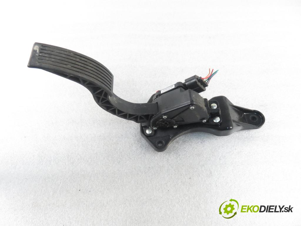 HYUNDAI SANTA FÉ II (CM) SUV 2006 110,00 2.2 CRDi GLS 4x4 150 - D4EB 2188,00 Potenciometer plynu 327262B100 (Pedále)