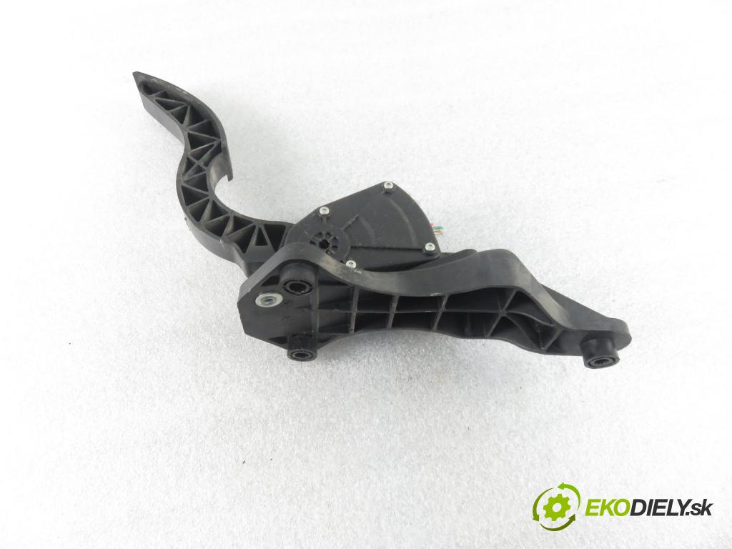 HYUNDAI SANTA FÉ II (CM) SUV 2006 110,00 2.2 CRDi GLS 4x4 150 - D4EB 2188,00 Potenciometer plynu 327262B100 (Pedále)