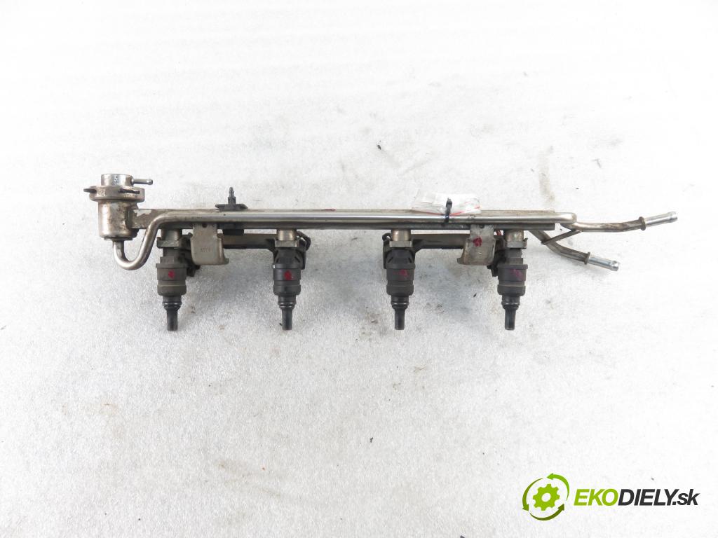 AUDI A3 (8L1) HB 2001 92,00 1.8 - APG 1781,00 Lišta vstrekovacia 06A906031AF ; 06A9006031S (Vstrekovacie lišty)