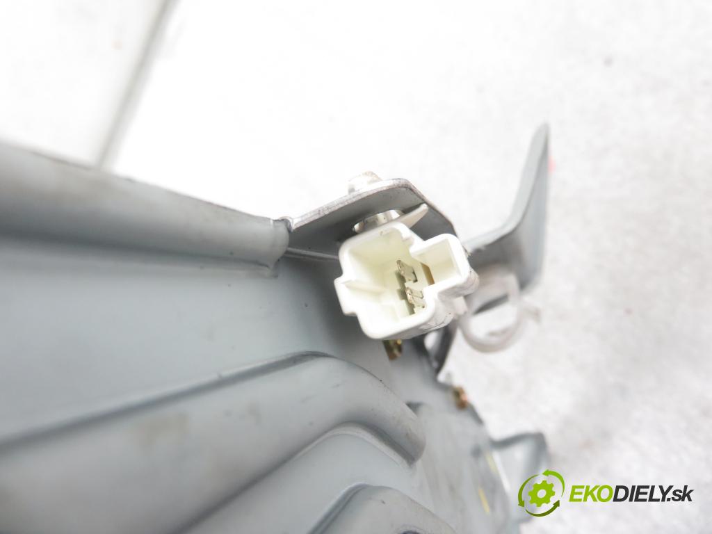 TOYOTA YARIS (_P1_) HB 2002 55,00 1.4 D-4D (NLP10_) - 1ND-TV 1364,00 motorek stěrače ZADNÍ: 8513052010 ; 1592004054