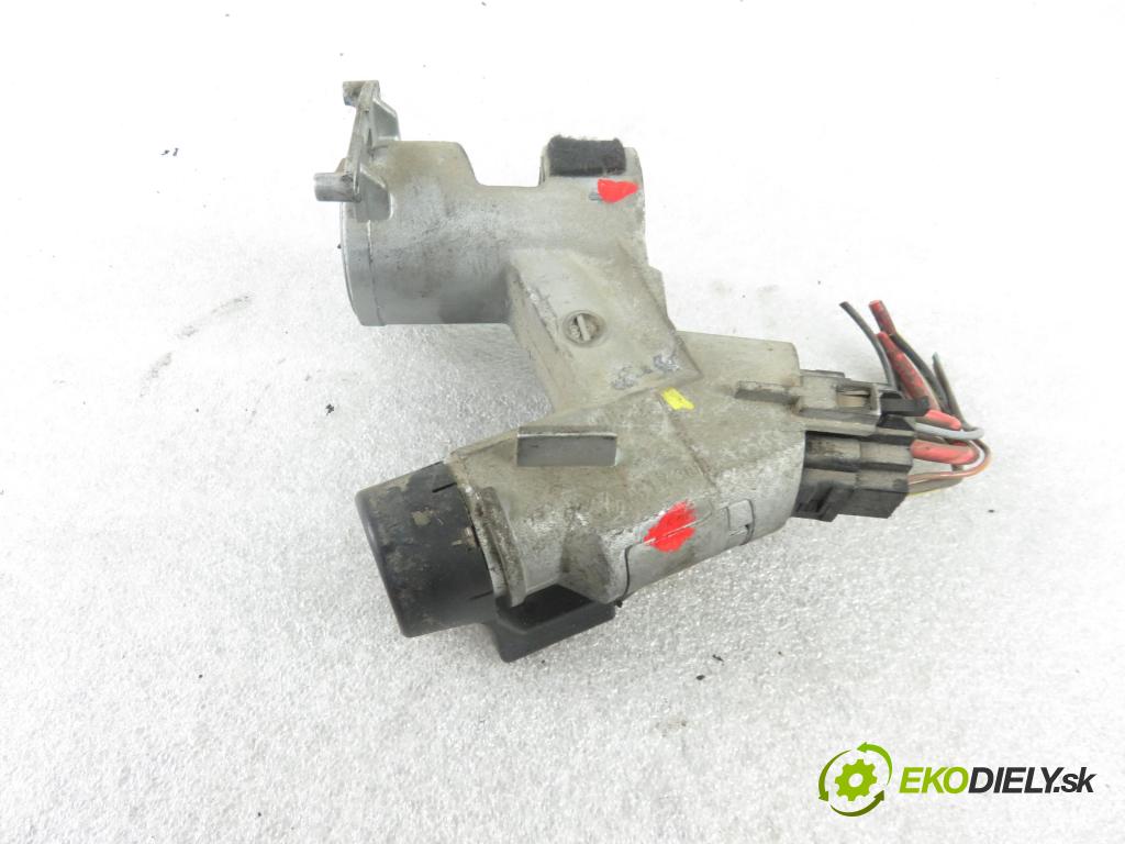 VW TRANSPORTER IV Platforma / podwozie (70E, 70L, 70M, 7DE, 7DL KABINA/PLATFORMA 2000 65,00 2.5 TDI - AJT 2461,00 spinačka 701905851 (Spínacie skrinky a kľúče)