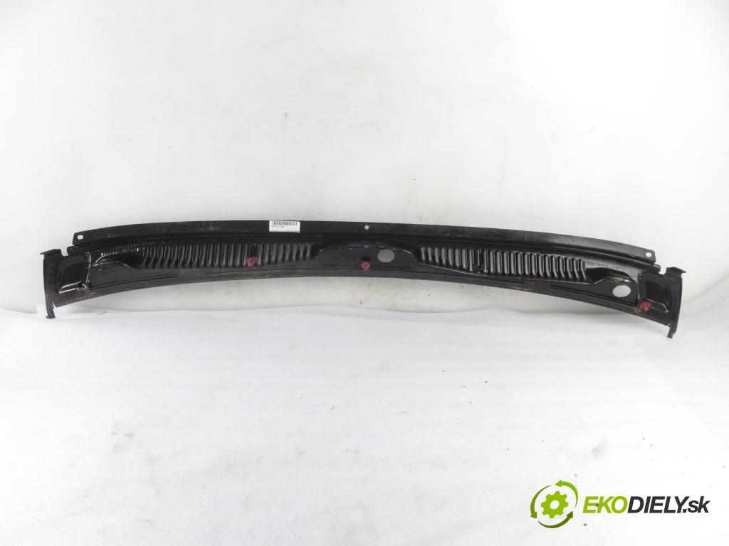 SUZUKI JIMNY (FJ) TERENOWY 2006 63,00 1.3 16V 4x4 (SN413) - 86 M13A 1328,00 Torpédo, plast pod čelné okno 7731081A10 (Torpéda)