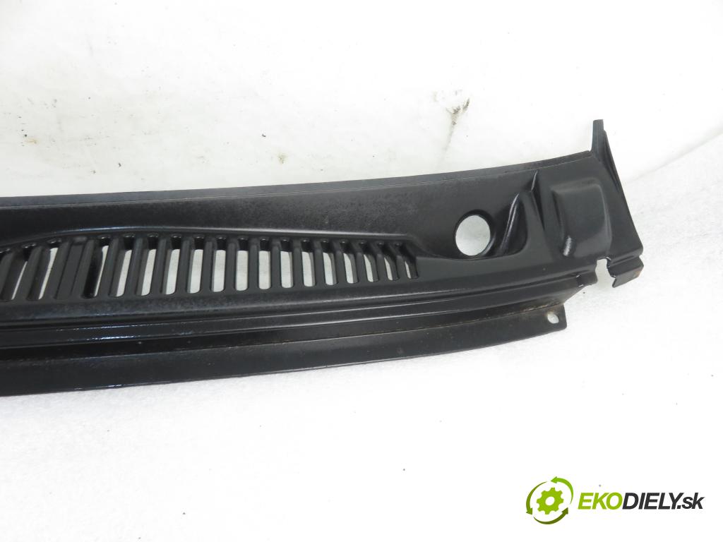 SUZUKI JIMNY (FJ) TERENOWY 2006 63,00 1.3 16V 4x4 (SN413) - 86 M13A 1328,00 Torpédo, plast pod čelné okno 7731081A10 (Torpéda)