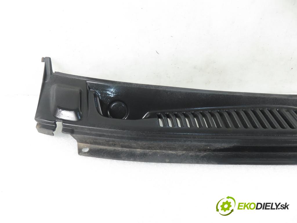 SUZUKI JIMNY (FJ) TERENOWY 2006 63,00 1.3 16V 4x4 (SN413) - 86 M13A 1328,00 Torpédo, plast pod čelné okno 7731081A10 (Torpéda)