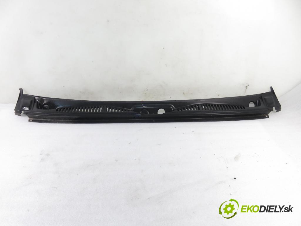 SUZUKI JIMNY (FJ) TERENOWY 2006 63,00 1.3 16V 4x4 (SN413) - 86 M13A 1328,00 Torpédo, plast pod čelné okno 7731081A10 (Torpéda)