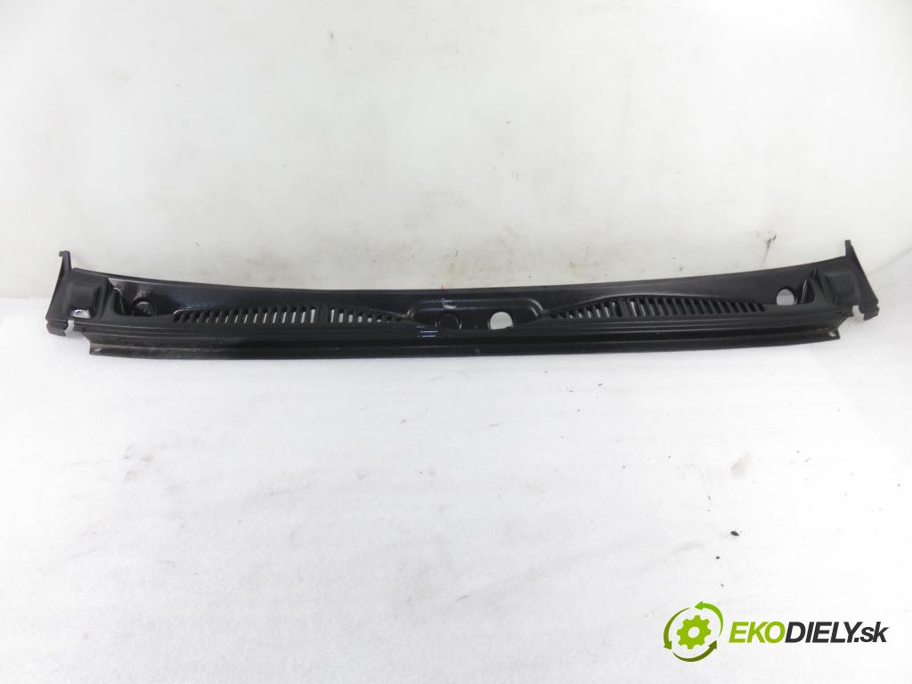 SUZUKI JIMNY (FJ) TERENOWY 2006 63,00 1.3 16V 4x4 (SN413) - 86 M13A 1328,00 Torpédo, plast pod čelné okno 7731081A10 (Torpéda)