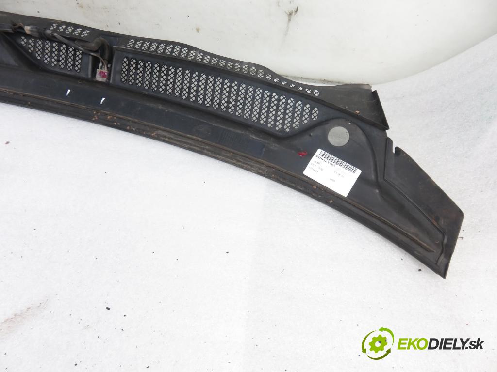 AUDI TT (8N3) COUPE 1998 132,00 1.8 T - AJQ 1781,00 Torpédo, plast pod čelné okno 8N1819415 (Torpéda)