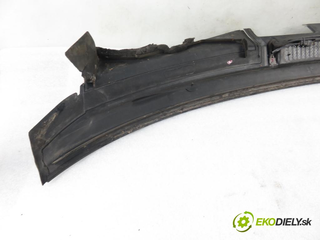 AUDI TT (8N3) COUPE 1998 132,00 1.8 T - AJQ 1781,00 Torpédo, plast pod čelné okno 8N1819415 (Torpéda)