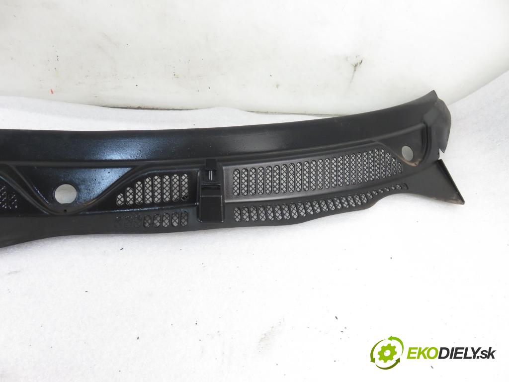 AUDI TT (8N3) COUPE 1998 132,00 1.8 T - AJQ 1781,00 Torpédo, plast pod čelné okno 8N1819415 (Torpéda)