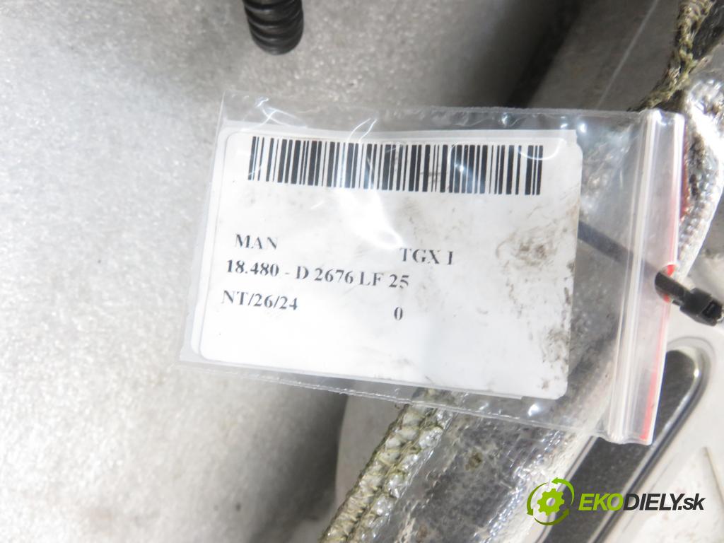 MAN TGX I CIĄGNIK SIODŁOWY 2014 353,00 18.480 - D 2676 LF 25 12419,00 Chladič spalín 51081007273