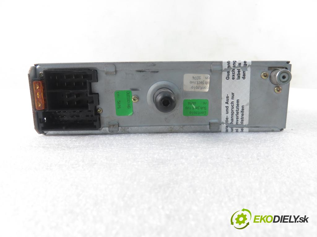 VW PASSAT B5 Variant (3B5) KOMBI 1999 66,00 1.9 TDI 90 - AHU 1896,00 RADIO Modul 1J0035152E