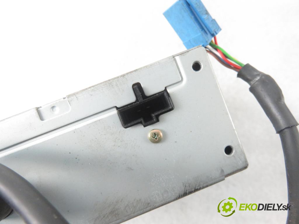 VW GOLF IV (1J1) HB 2003 74,00 1.9 TDI PD 101 - AXR 1896,00 RADIO Modul 1J0035186D