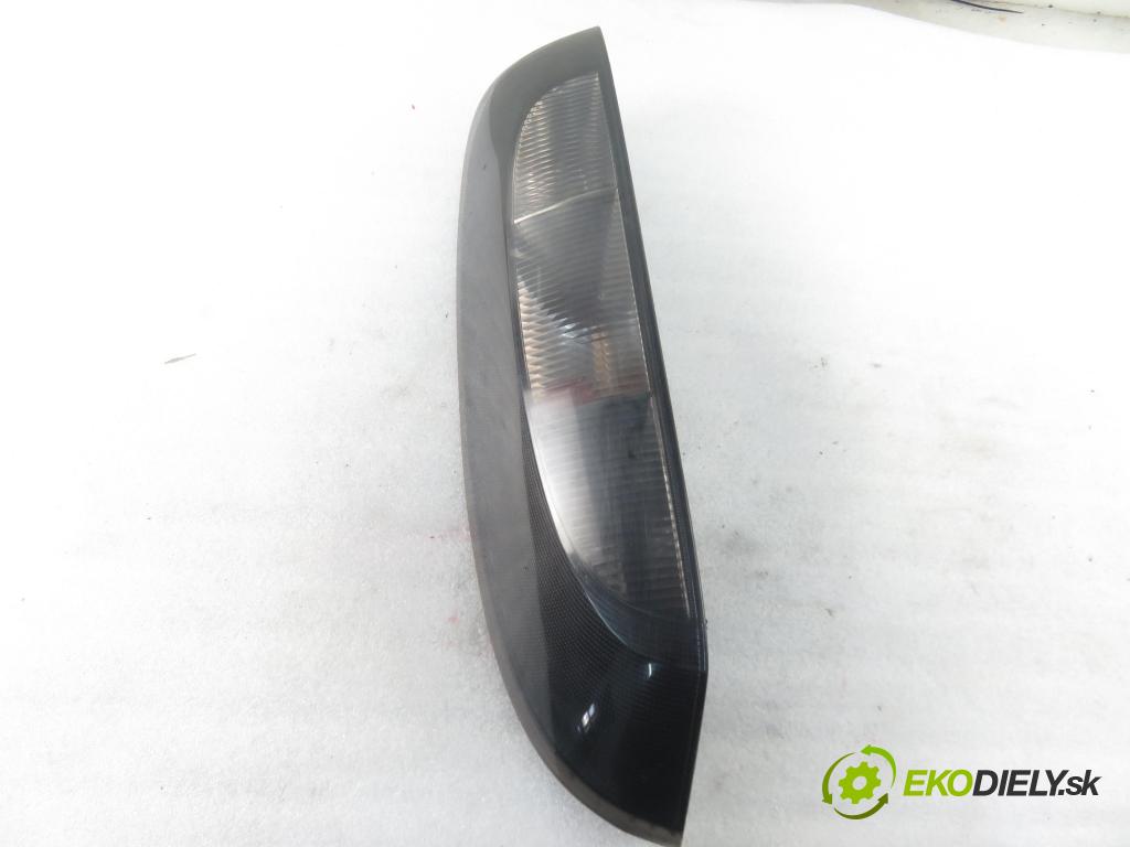 OPEL CORSA C (X01) HB 2005 51,00 1.3 CDTI - Z 13 DT 1248,00 Svetlo pravé zadné