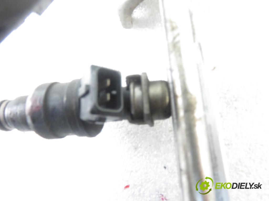 AUDI A3 (8L1) HB 1997 110,00 1.8 T - AGU 1781,00 Lišta vstrekovacia 0280150464 ; 06A906031 (Vstrekovacie lišty)