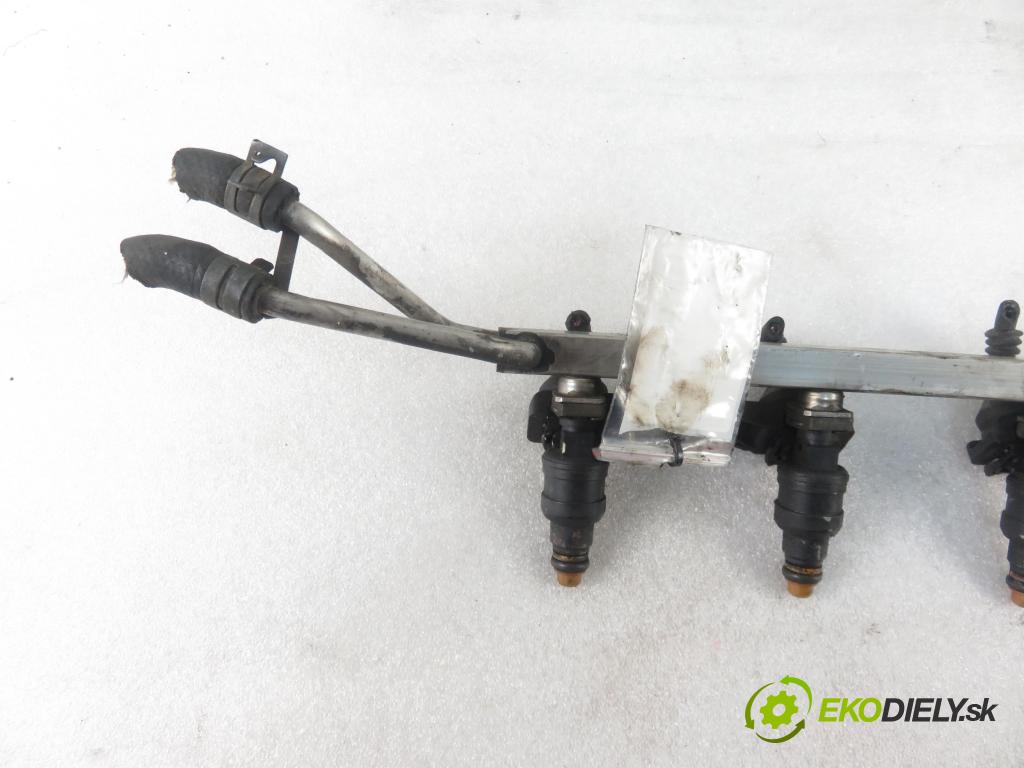 AUDI A3 (8L1) HB 1997 110,00 1.8 T - AGU 1781,00 Lišta vstrekovacia 0280150464 ; 06A906031 (Vstrekovacie lišty)