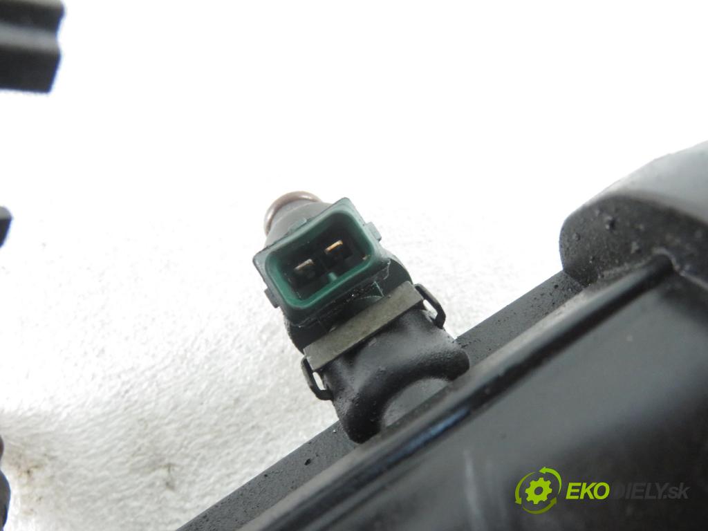 VW GOLF IV (1J1) HB 1999 74,00 1.6 - AKL 1595,00 Lišta vstrekovacia 06A133317A ; 037906031AA (Vstrekovacie lišty)