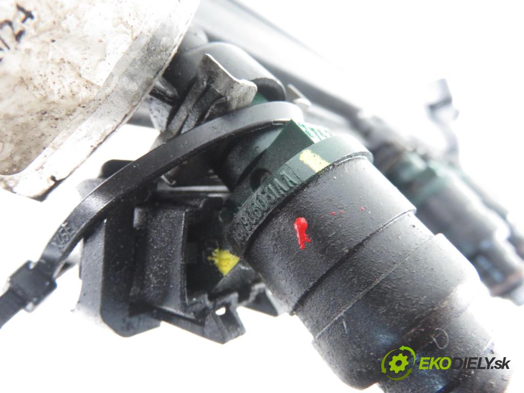 VW GOLF IV (1J1) HB 1999 74,00 1.6 - AKL 1595,00 Lišta vstrekovacia 06A133317A ; 037906031AA (Vstrekovacie lišty)