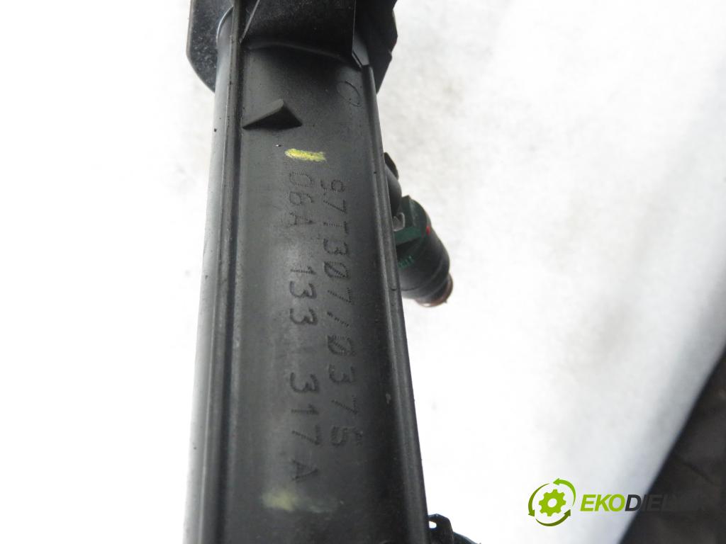 VW GOLF IV (1J1) HB 1999 74,00 1.6 - AKL 1595,00 Lišta vstrekovacia 06A133317A ; 037906031AA (Vstrekovacie lišty)