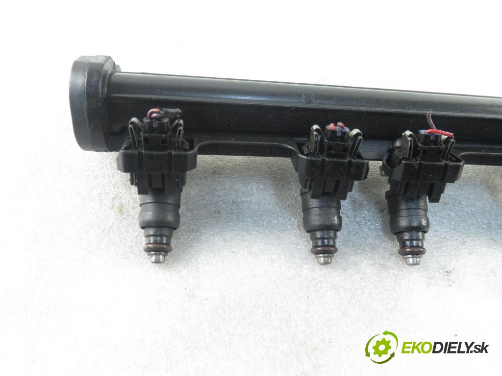 VW GOLF IV (1J1) HB 1999 74,00 1.6 - AKL 1595,00 Lišta vstrekovacia 06A133317A ; 037906031AA (Vstrekovacie lišty)