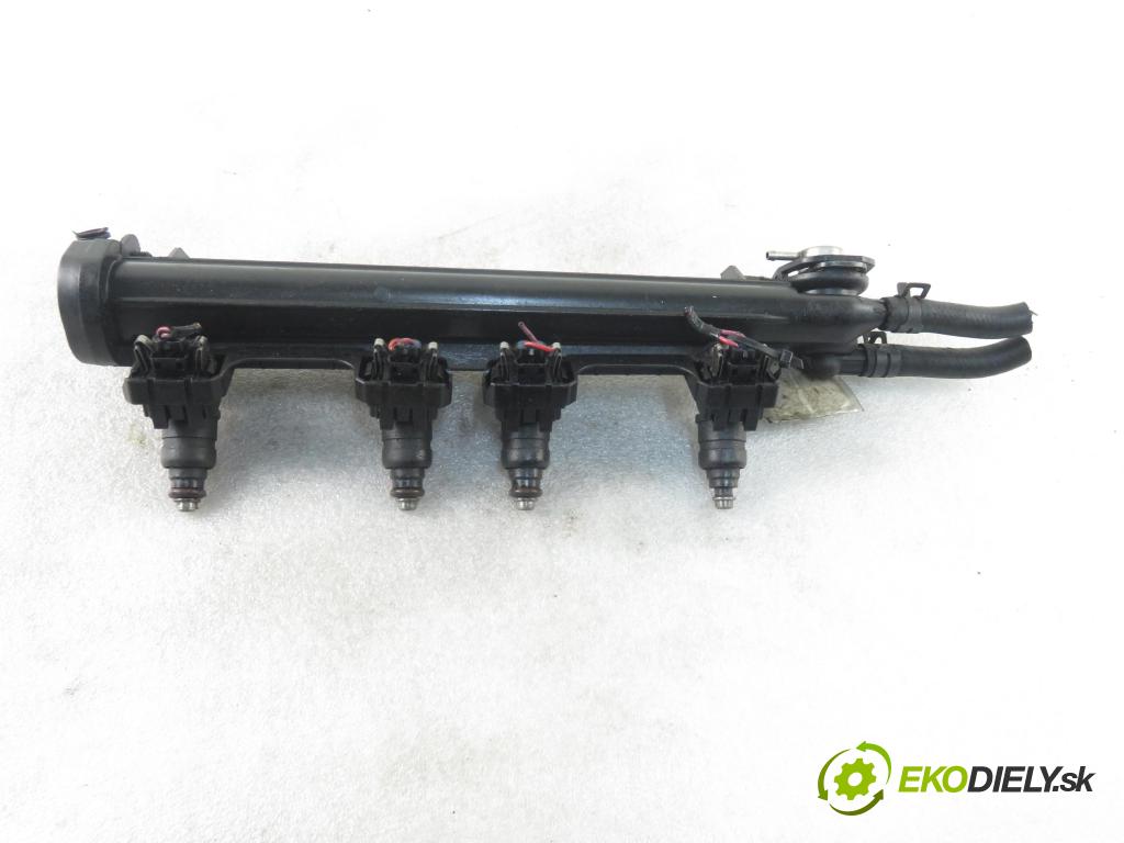 VW GOLF IV (1J1) HB 1999 74,00 1.6 - AKL 1595,00 Lišta vstrekovacia 06A133317A ; 037906031AA (Vstrekovacie lišty)