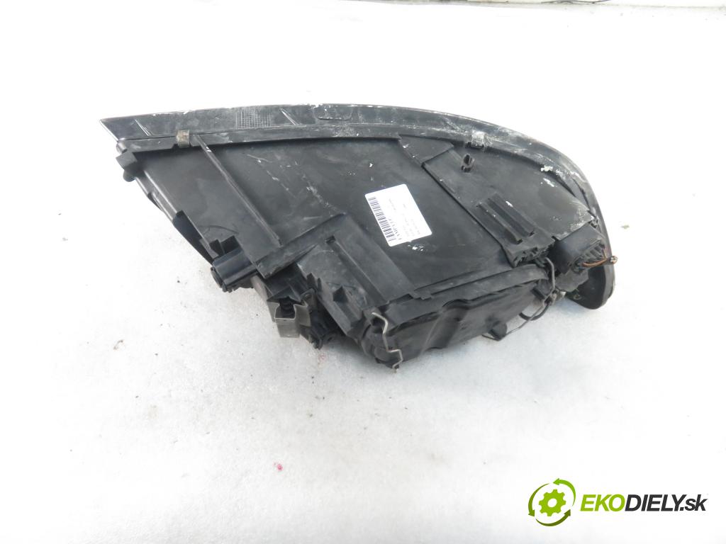 VOLVO S40 II (MS) SEDAN 2006 84,00 1.6 D2 - D 4162 T 1560,00 Svetlo LP 30698873