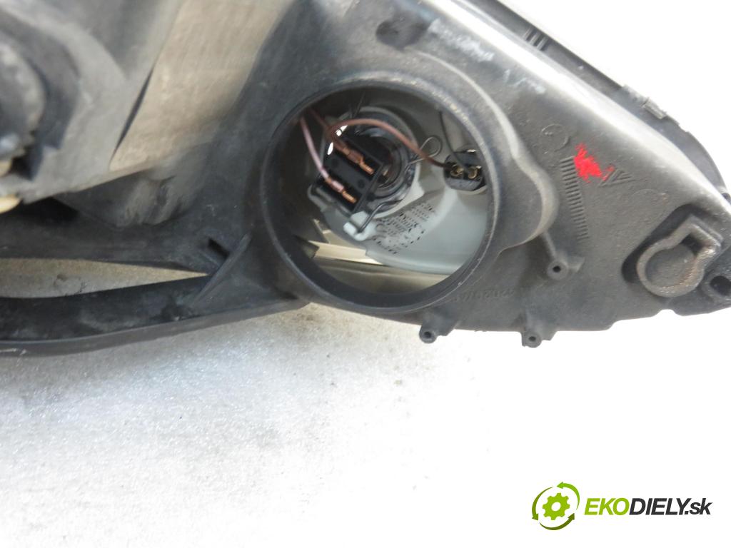 PEUGEOT 407 SW (6E_) KOMBI 2007 100,00 2.0 HDi 135 - RHR 1997,00 Svetlo PP 1307329095