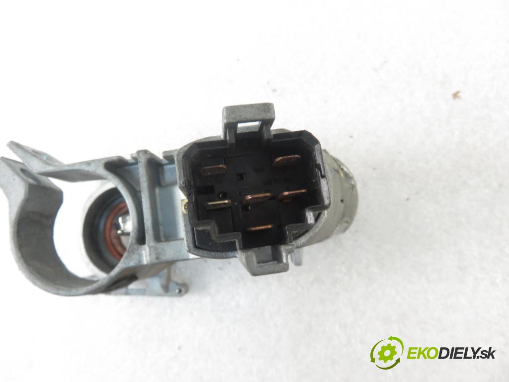 VW TRANSPORTER IV Skrzynia (70XA) BUS 2002 65,00 2.5 TDI - AJT 2461,00 spinačka 701905851 (Spínacie skrinky a kľúče)