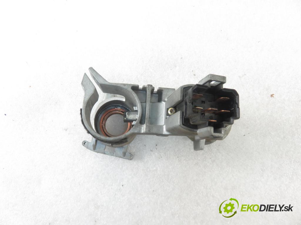 VW TRANSPORTER IV Skrzynia (70XA) BUS 2002 65,00 2.5 TDI - AJT 2461,00 spinačka 701905851 (Spínacie skrinky a kľúče)