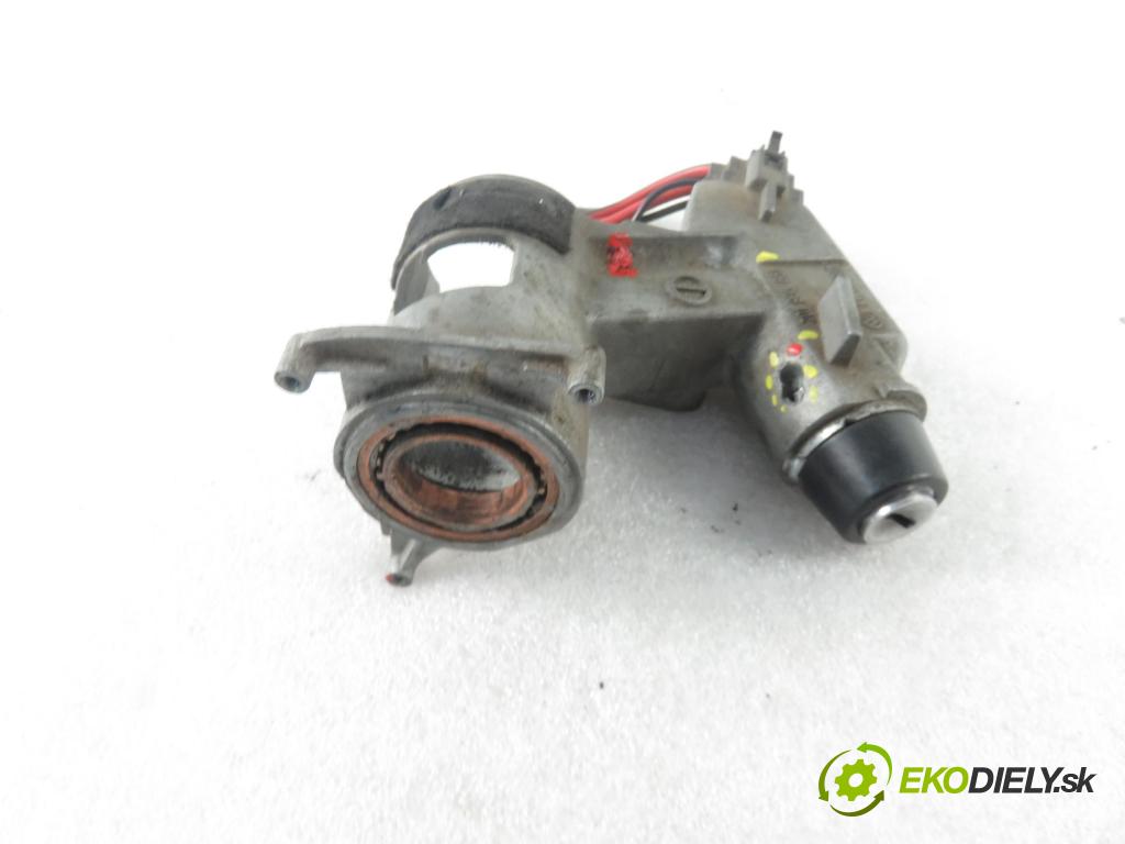 VW TRANSPORTER IV Skrzynia (70XA) BUS 2002 65,00 2.5 TDI - AJT 2461,00 spinačka 701905851 (Spínacie skrinky a kľúče)