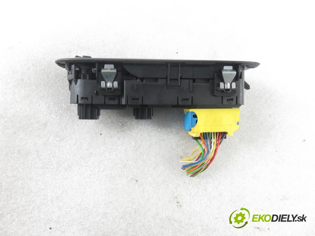 PEUGEOT 308 SW II KOMBI 2015 88,00 1.6 BlueHDi 120 - BHZ (DV6FC) 1560,00 Panel ovládania okien 96788281ZD