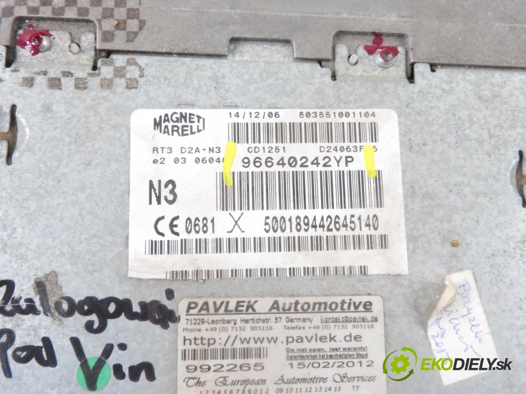 PEUGEOT 407 SW (6E_) KOMBI 2007 100,00 2.0 HDi 135 - RHR 1997,00 RADIO CD 96640242YP