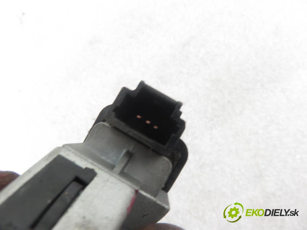 PEUGEOT 307 SW (3H) KOMBI 2005 66,00 1.6 HDI 90 - 9HX (DV6ATED4) 1560,00 spinačka 36353100 ; 9648445180 (Spínacie skrinky a kľúče)