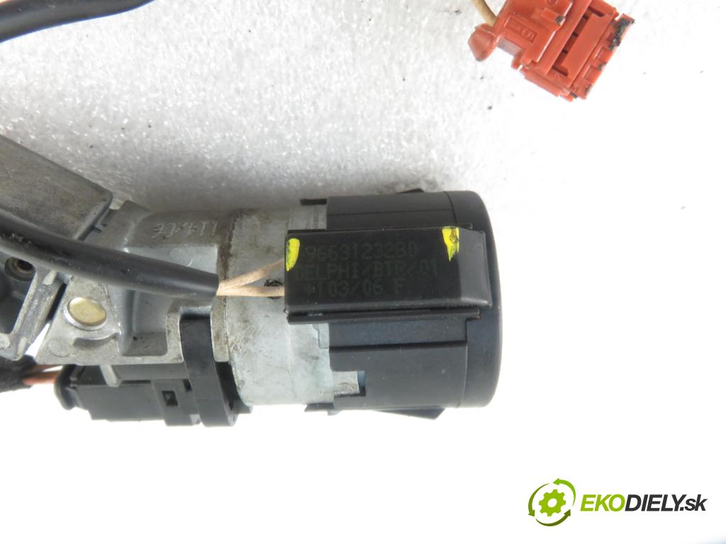 PEUGEOT 207 (WA_, WC_) HB 2006 50,00 1.4 HDi 8V 68 - 8HZ 1398,00 spinačka 36393600 ; 9663123280 (Spínacie skrinky a kľúče)