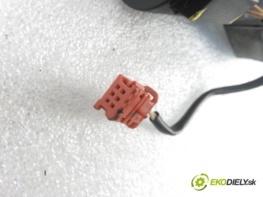 PEUGEOT 207 (WA_, WC_) HB 2006 50,00 1.4 HDi 8V 68 - 8HZ 1398,00 spinačka 36393600 ; 9663123280 (Spínacie skrinky a kľúče)