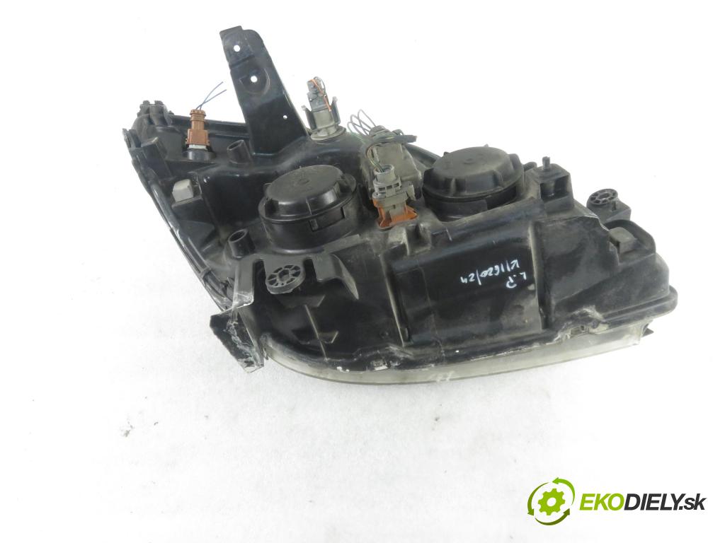 RENAULT SCENIC I (JA0/1_) MINIVAN 2002 75,00 1.9 dCi 102 - F9Q 732 1870,00 Svetlo LP 7700432098 ; 7701047604