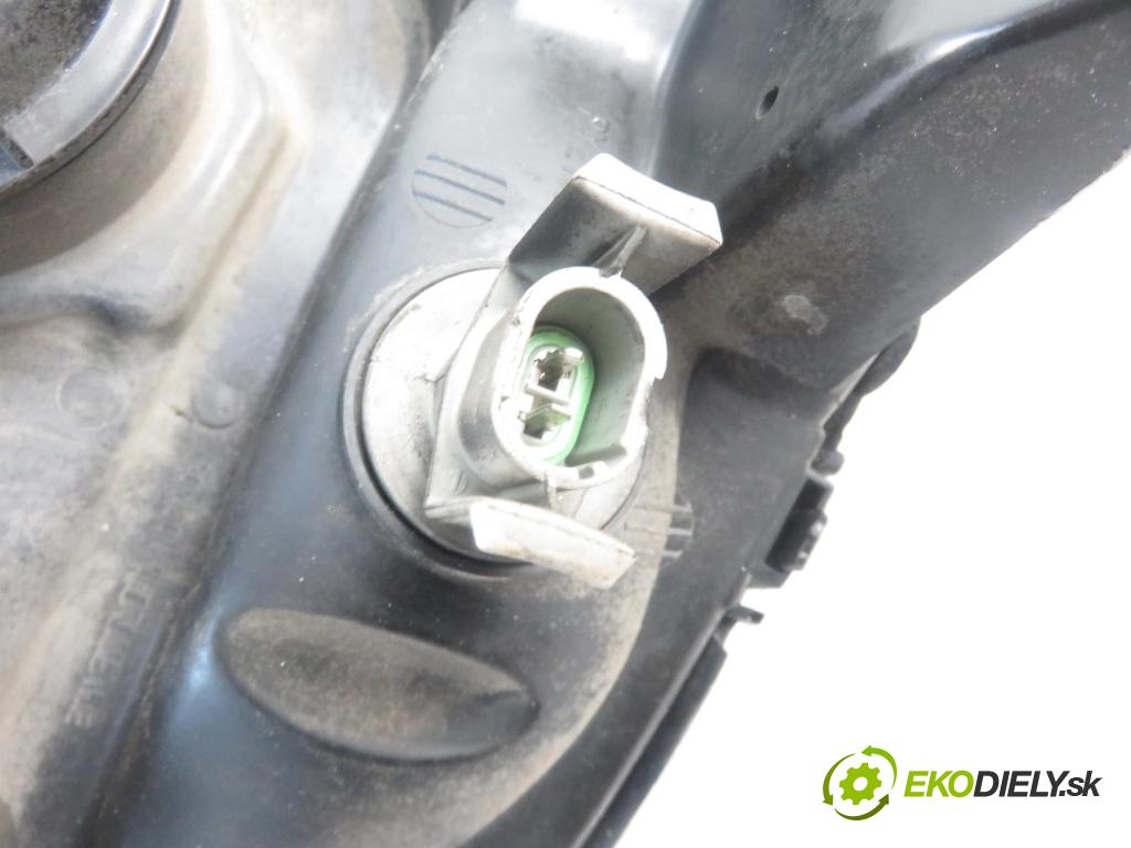 RENAULT SCENIC I (JA0/1_) MINIVAN 2002 75,00 1.9 dCi 102 - F9Q 732 1870,00 Svetlo LP 7700432098 ; 7701047604