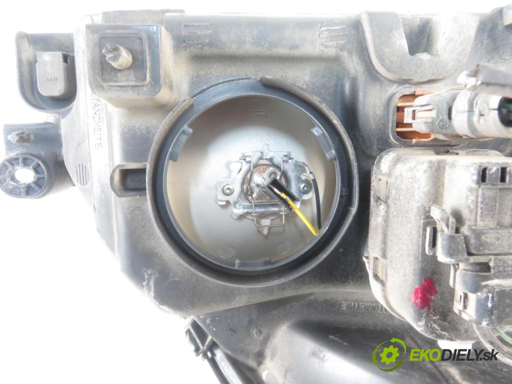RENAULT SCENIC I (JA0/1_) MINIVAN 2002 75,00 1.9 dCi 102 - F9Q 732 1870,00 Svetlo LP 7700432098 ; 7701047604