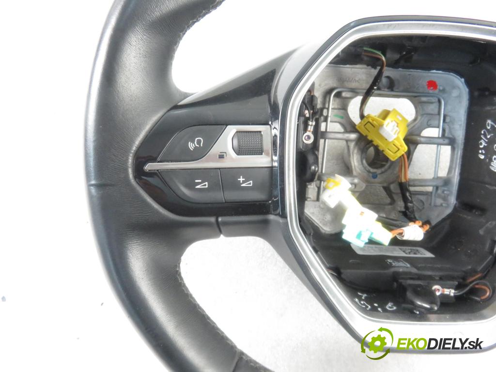 PEUGEOT 5008 II SUV 2018 96,00 1.2 THP PureTech 131 - HNY 1199,00 Volant  (Volanty)